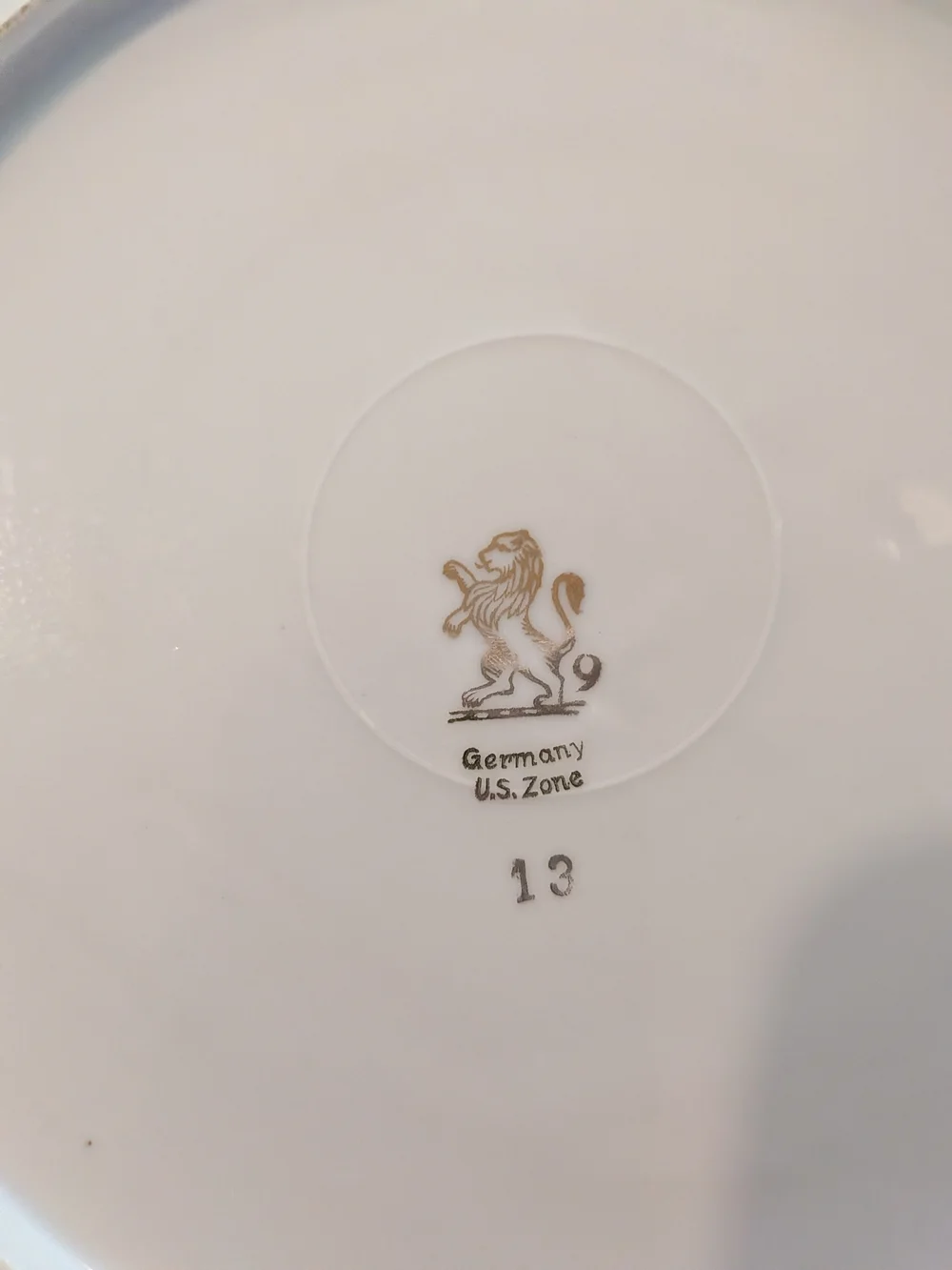 Floral Porcelain Serving Plate with Gold Trim - White 9.5